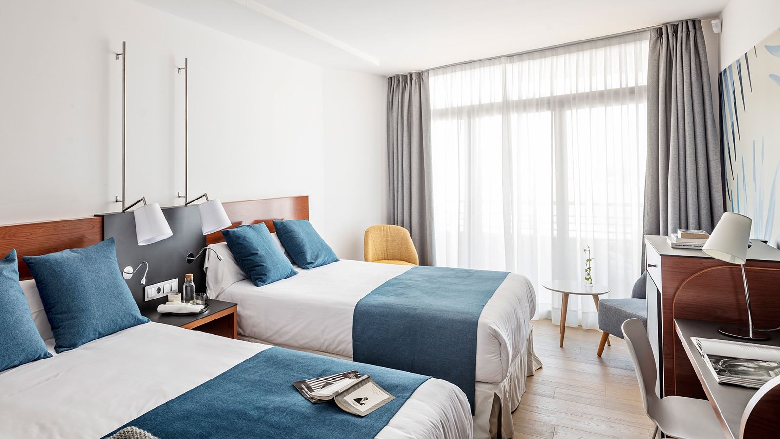 rooms-double-standard-room-design-with-balcony