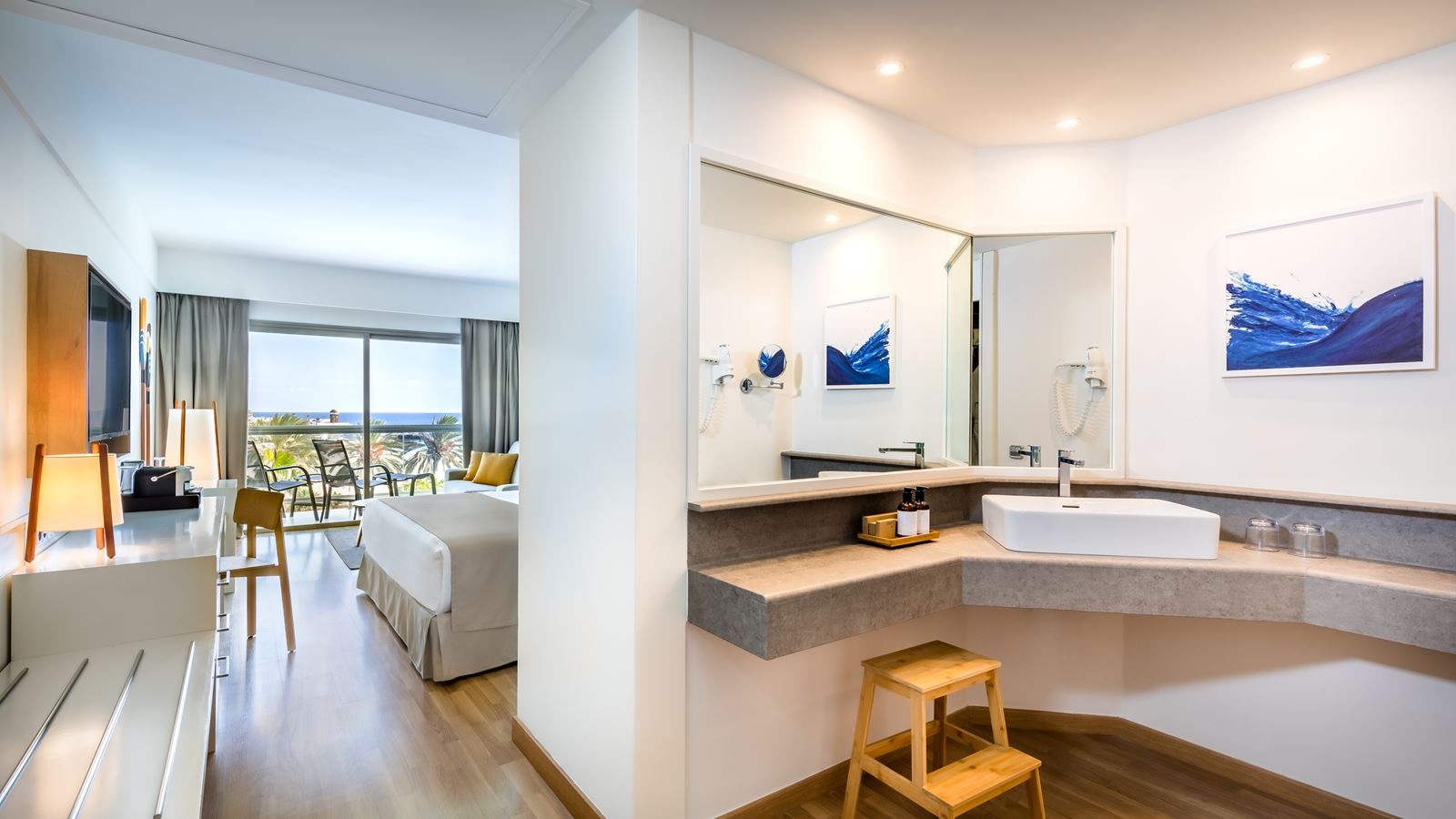 rooms-deluxe-room-ocean-view-balcony-or-terrace