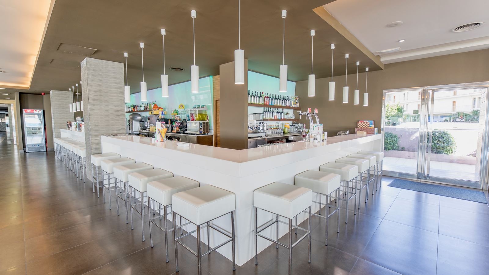 bars-augustus-cafeteria