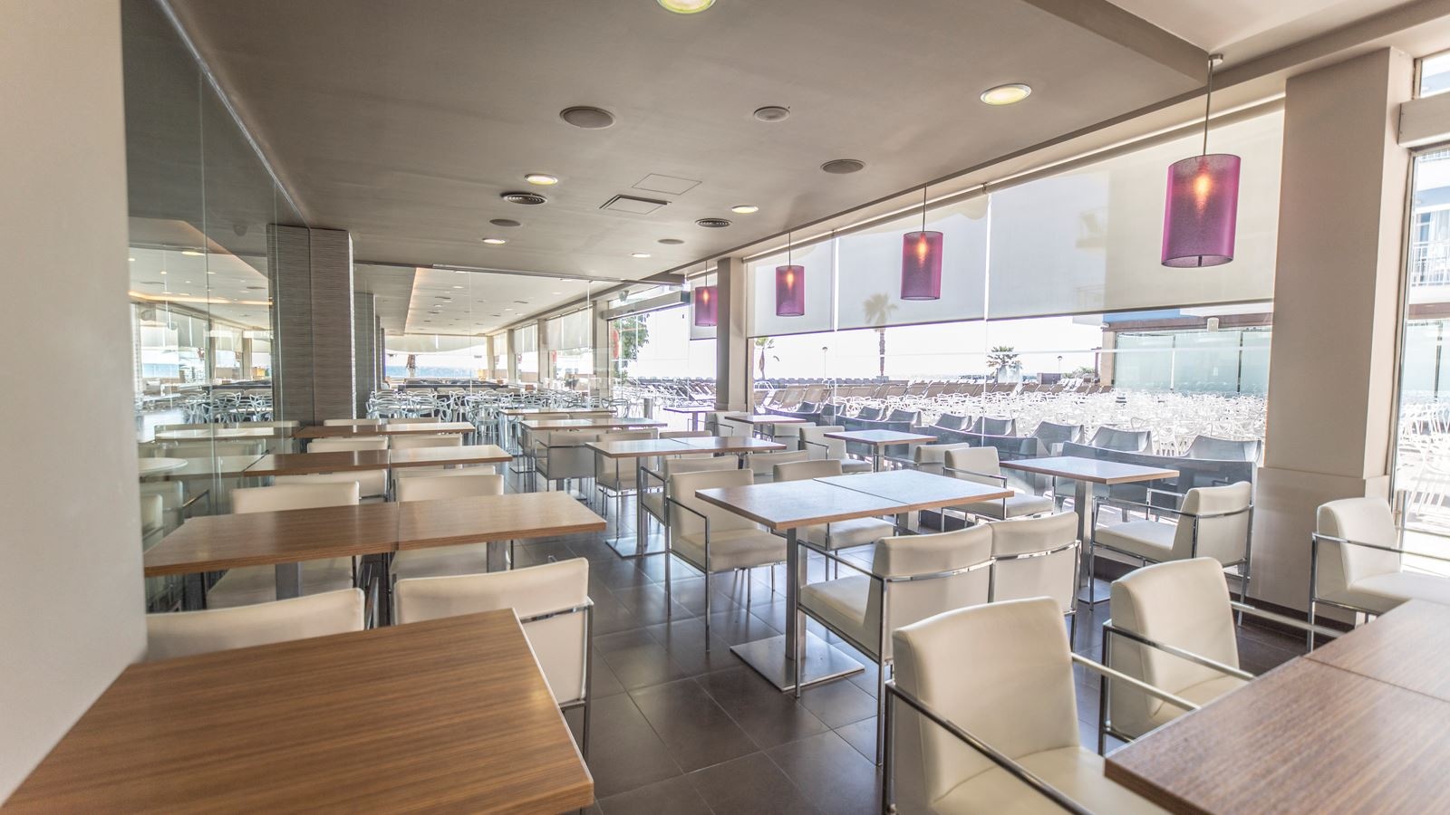 bars-augustus-cafeteria