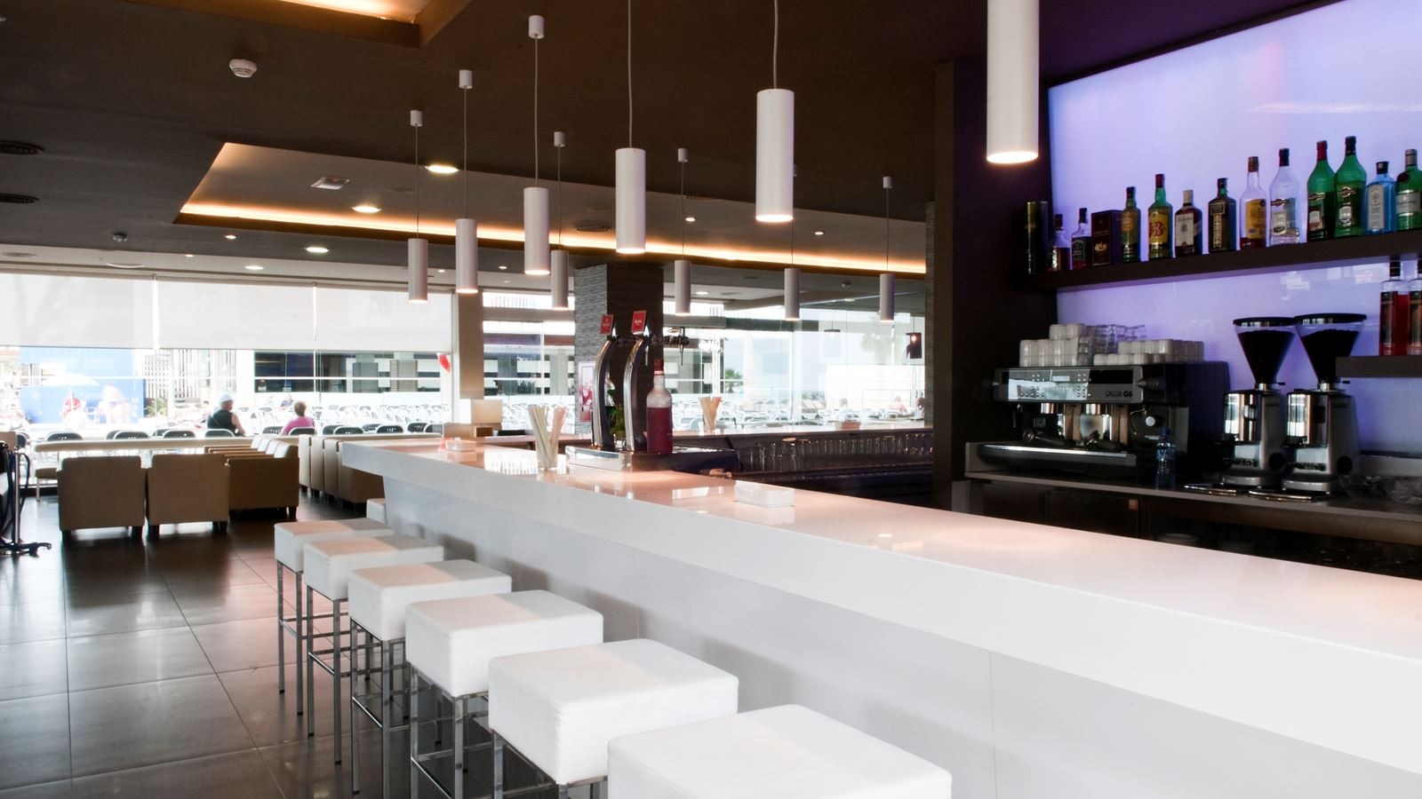 bars-augustus-cafeteria