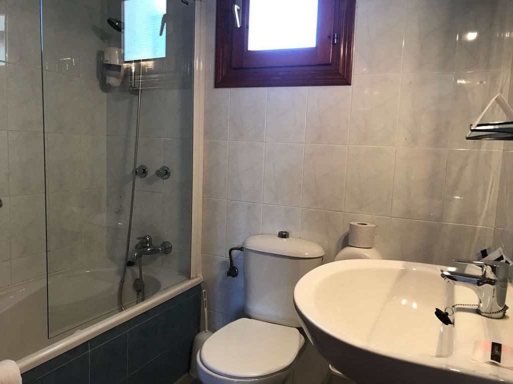 rooms-apartment-deluxe-1-bedroom-seaview