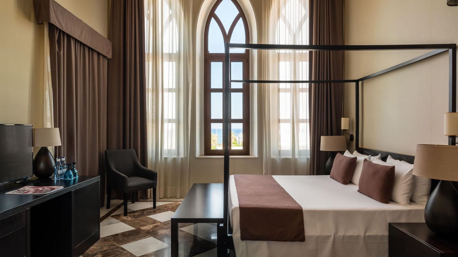 rooms-double-club-with-balcony-or-terrace