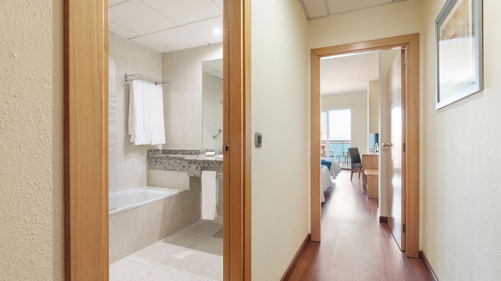 rooms-superior-frontal-sea-view