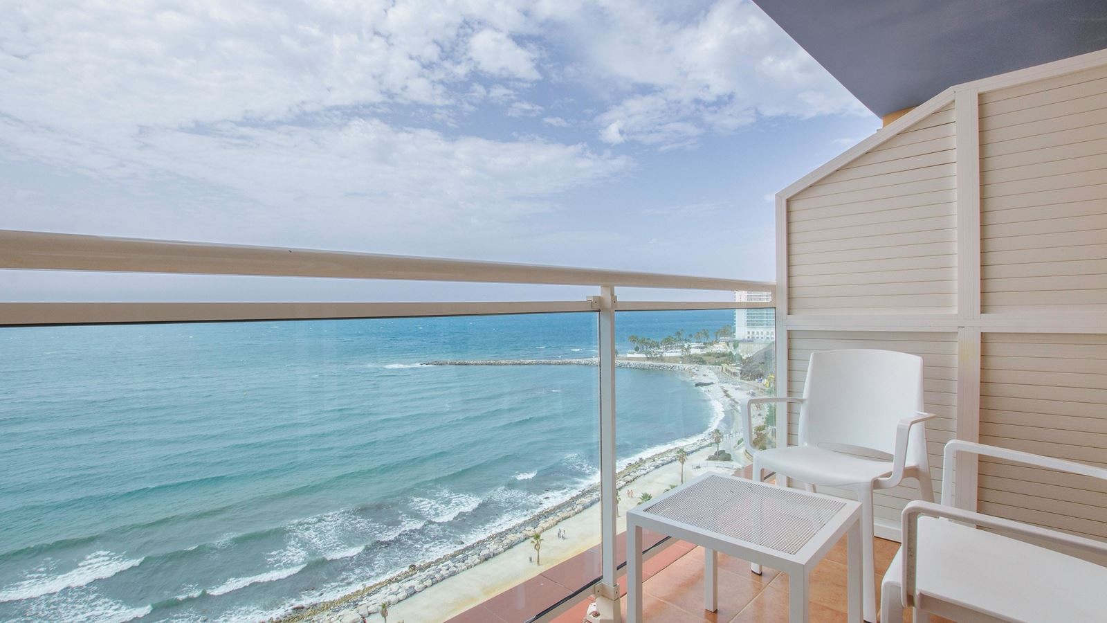 rooms-superior-frontal-sea-view