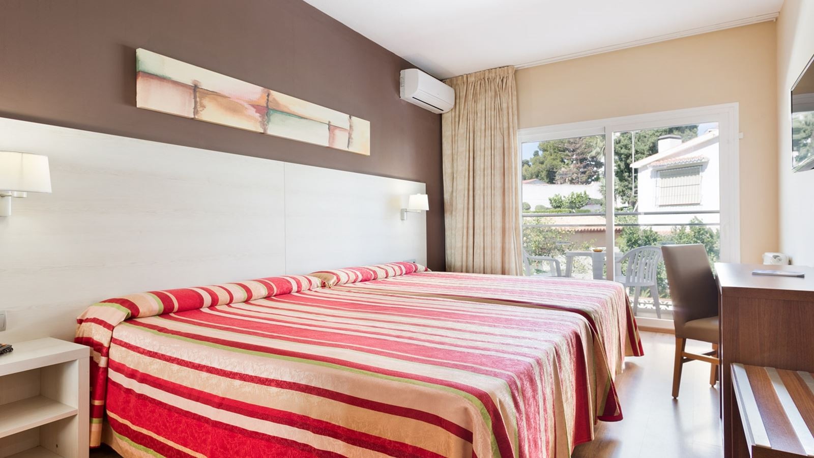 rooms-room-single-balcony-or-terrace