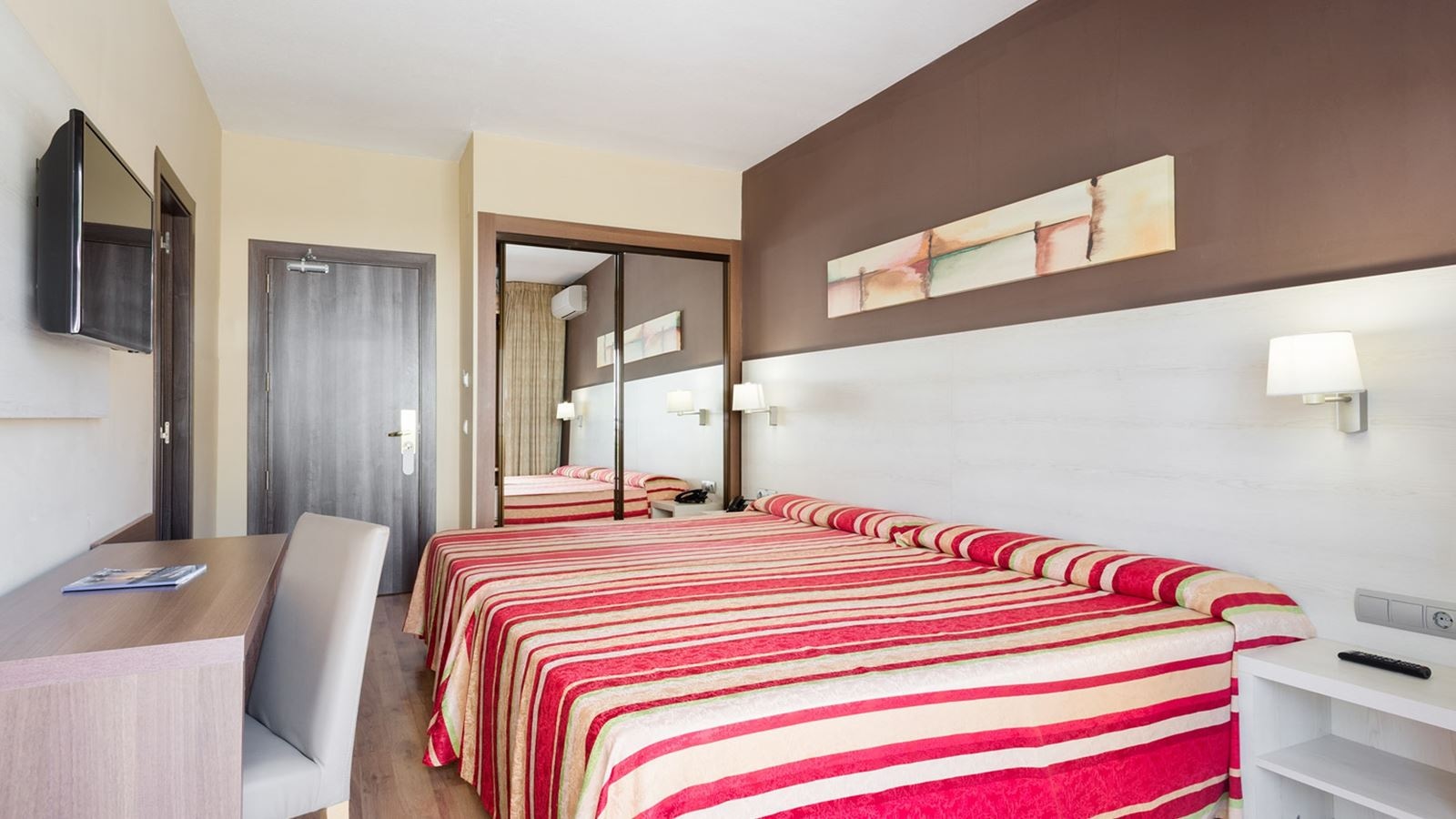 rooms-room-single-balcony-or-terrace