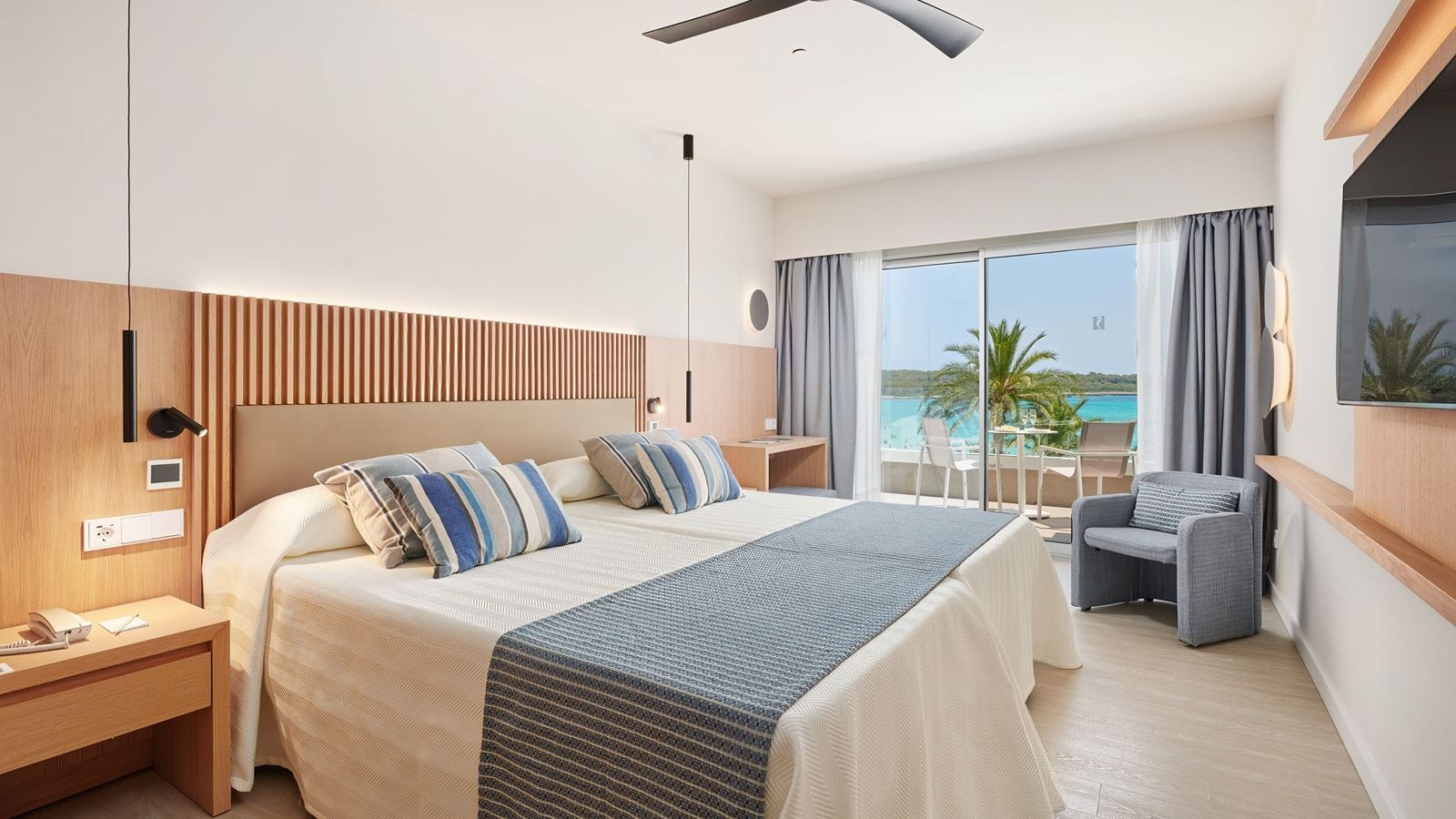 rooms-premium-room-sea-view-3rd4th-floor