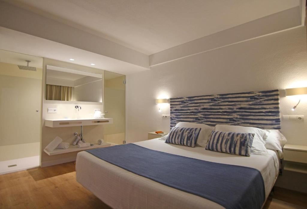 rooms-double-superior-balcony-or-terrace