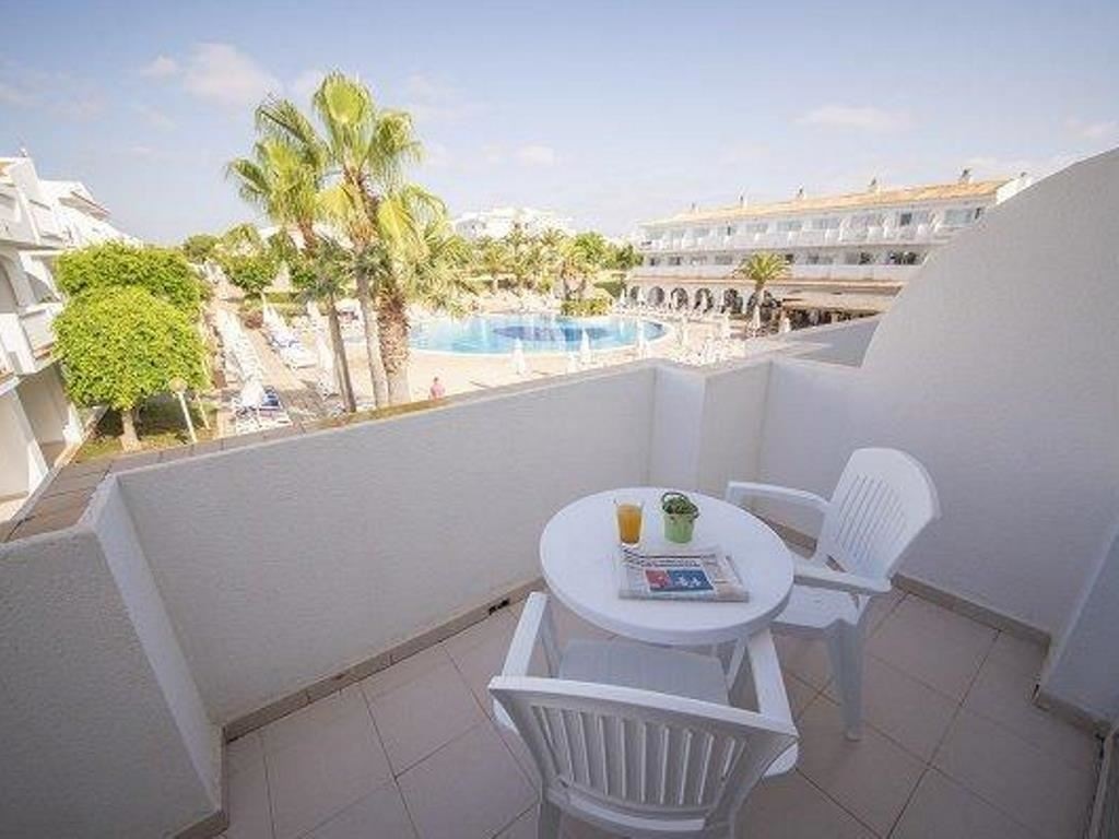 rooms-double-superior-pool-view-balcony-or-terrace