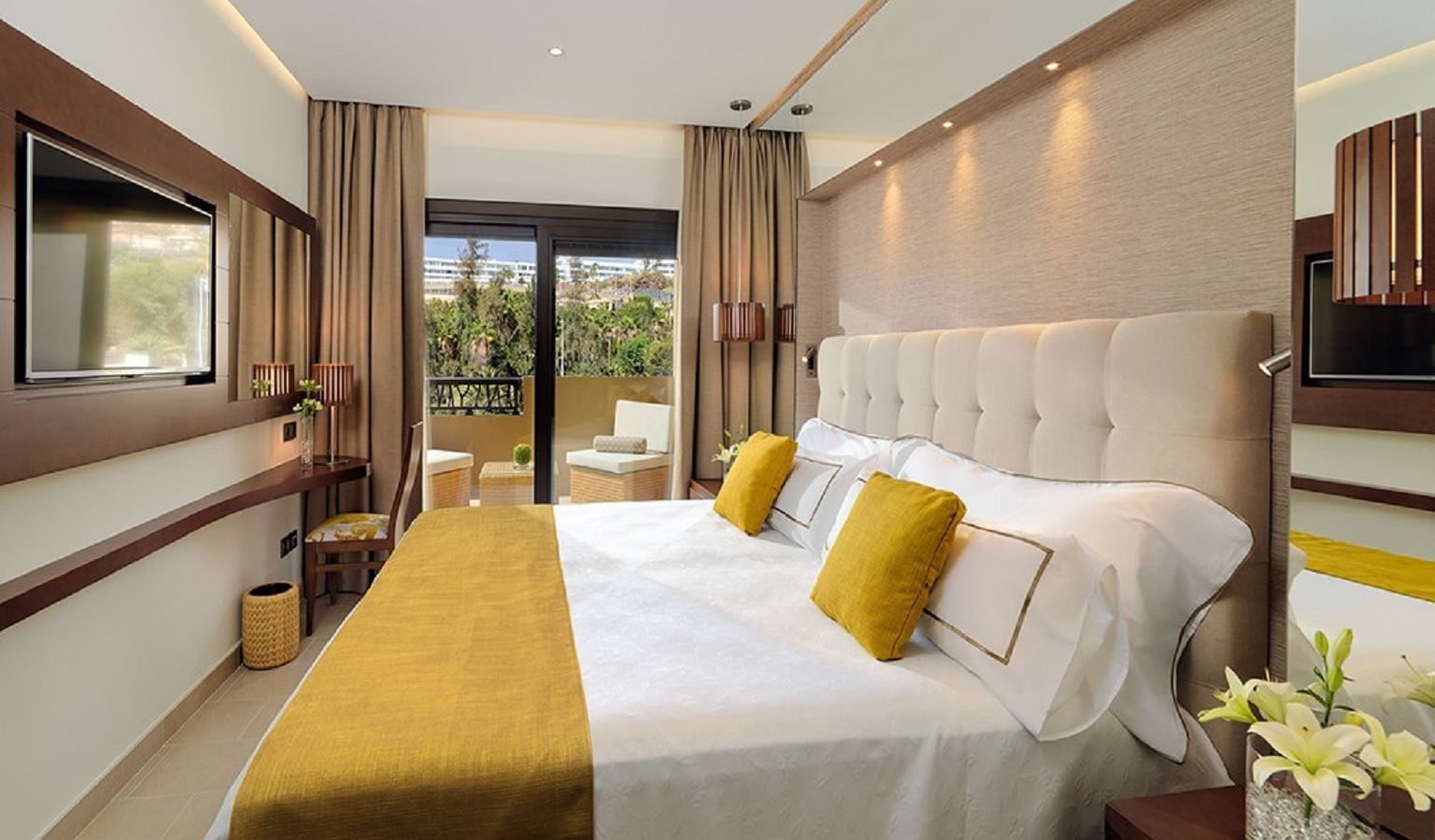 rooms-senior-suite-balcony-or-terrace