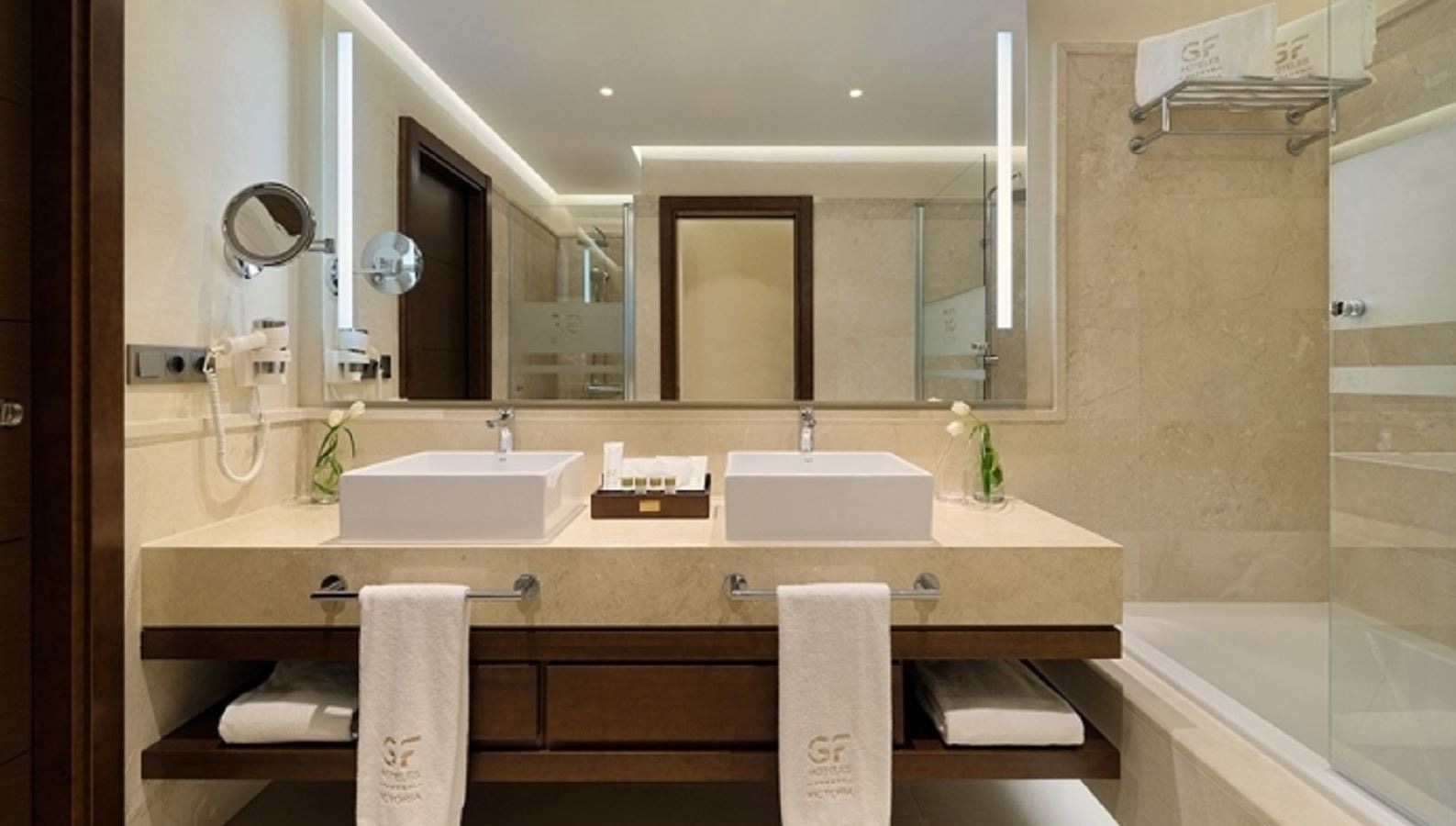 rooms-harmony-suite-balcony-or-terrace