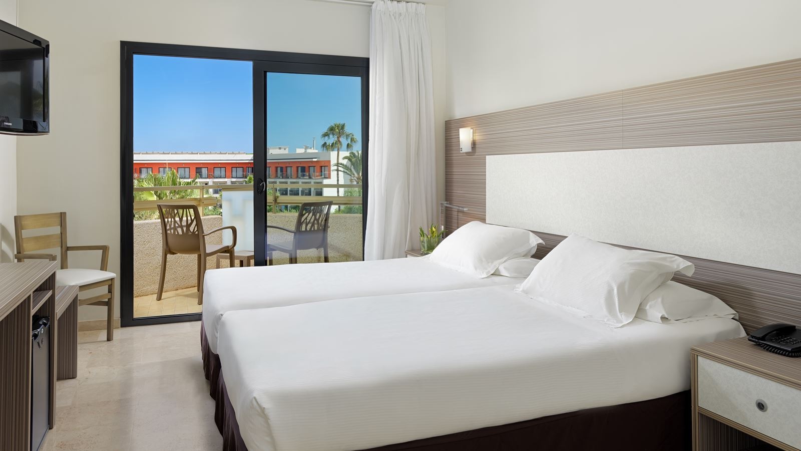 rooms-standard-pool-view-room