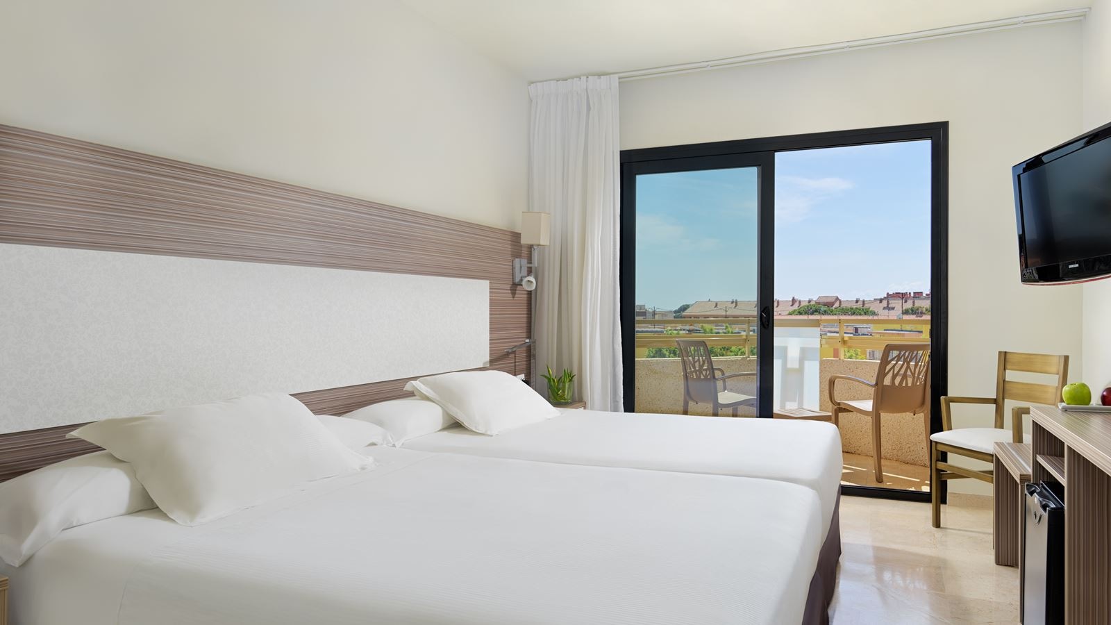 rooms-basic-family-room