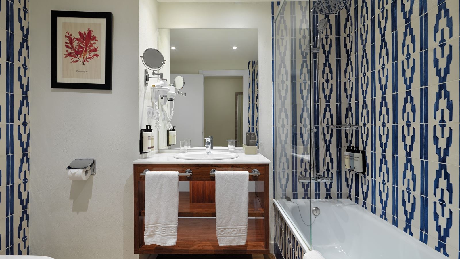 rooms-basic-family-room