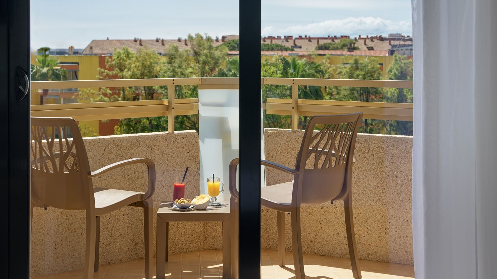 rooms-standard-pool-view-room
