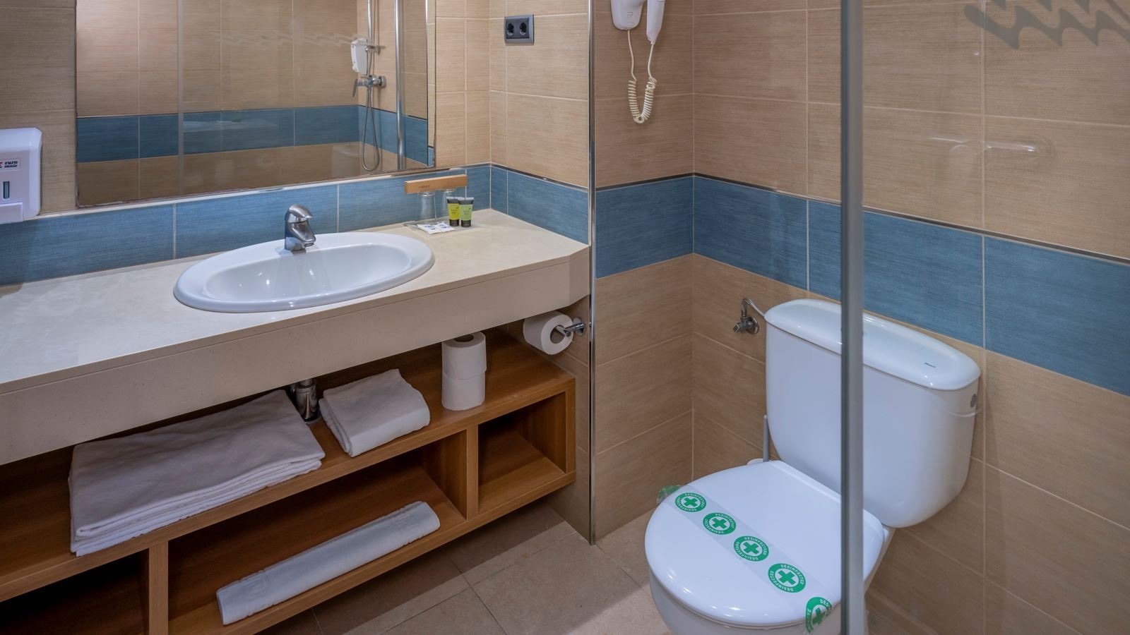 rooms-quadruple-privelege-room