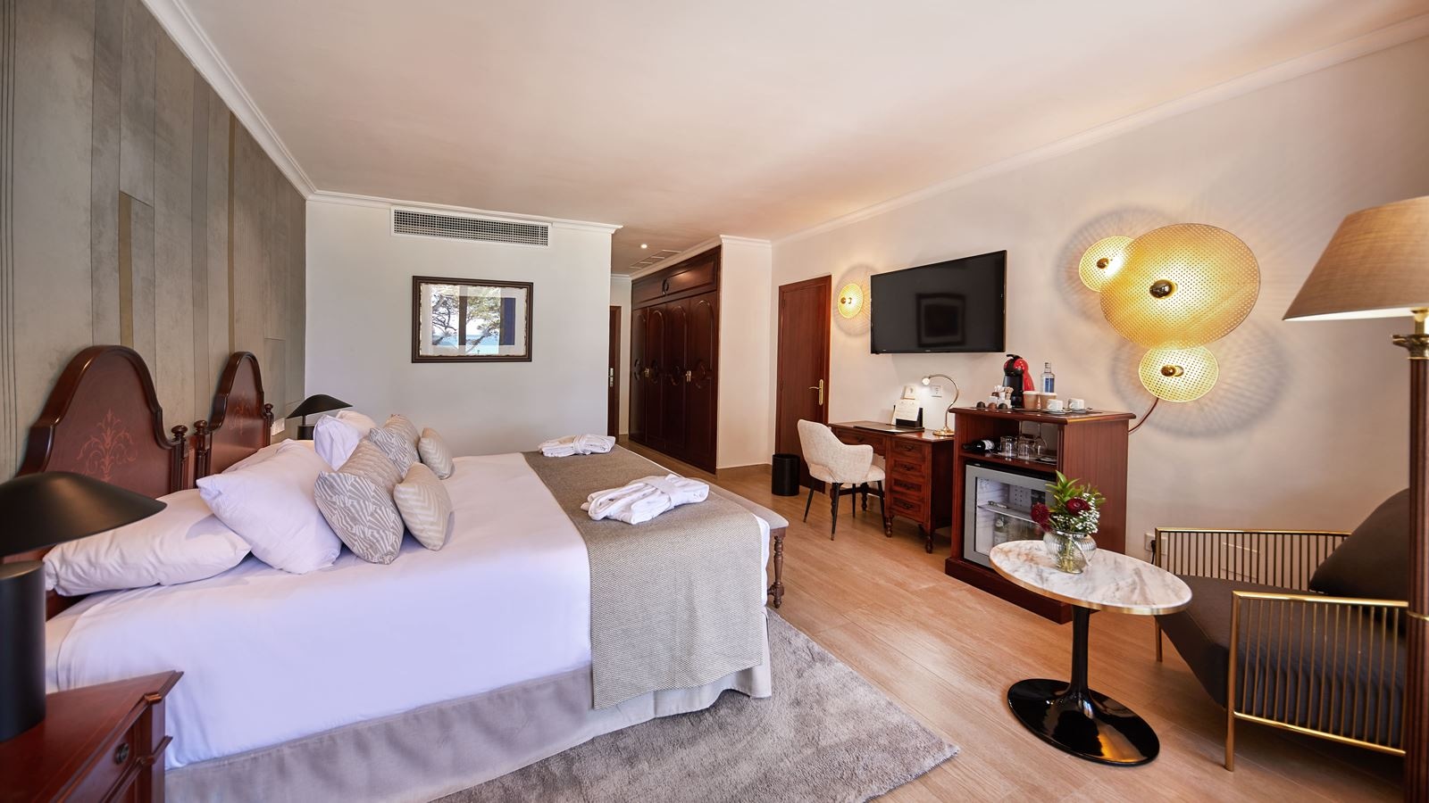 rooms-double-deluxe-front-sea-view-balcony-or-terrace