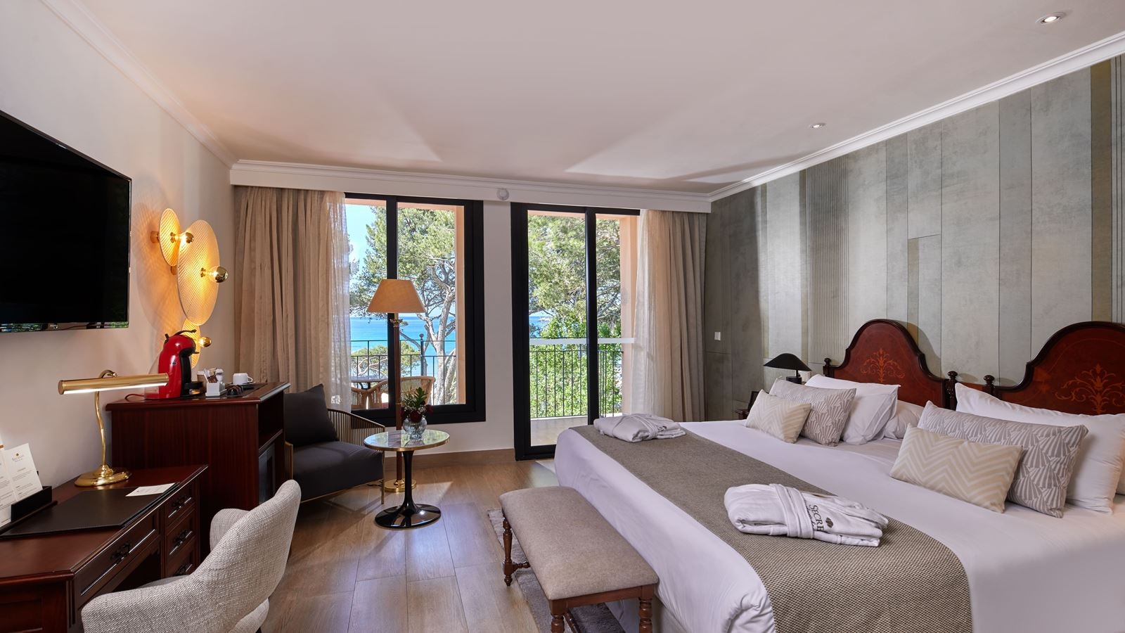 rooms-double-deluxe-front-sea-view-balcony-or-terrace