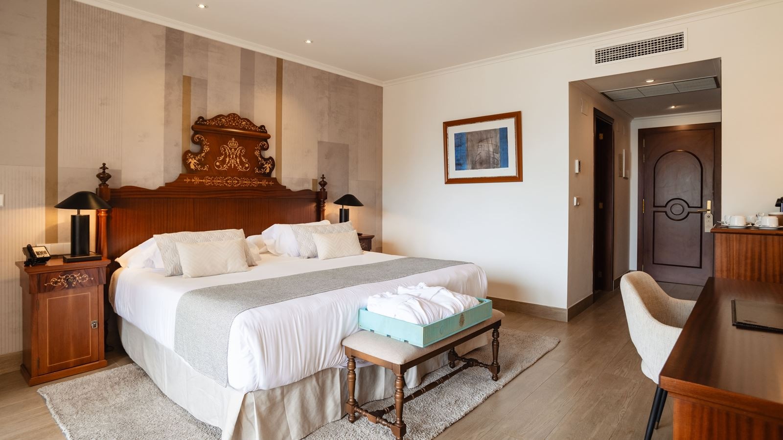 rooms-deluxe-sea-view-front-preffered-club