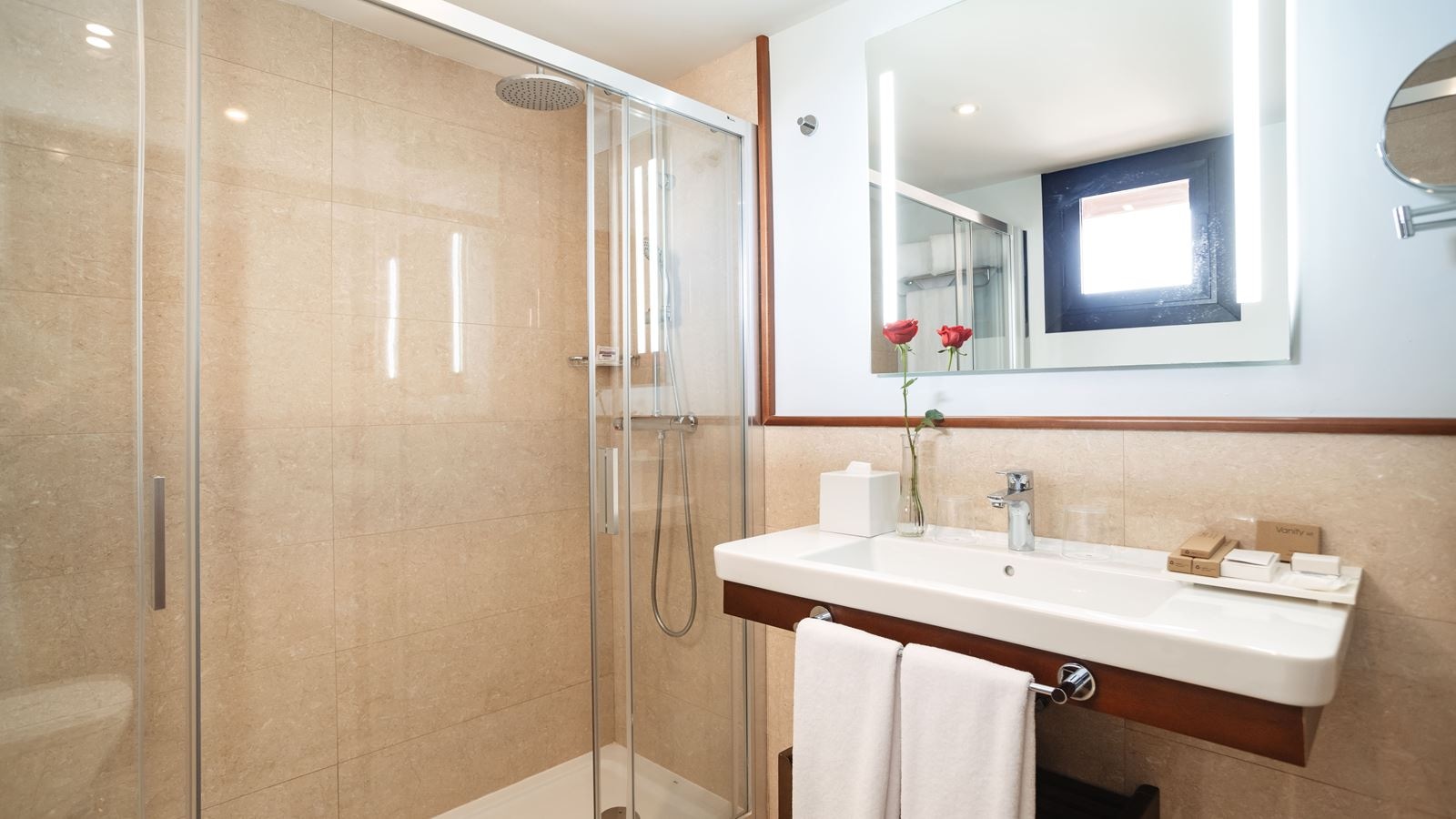 rooms-juior-suite-sea-view-front-preffered-club