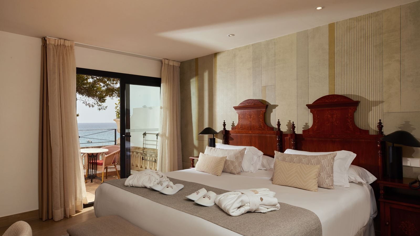 rooms-master-suite-sea-view-preffered-club