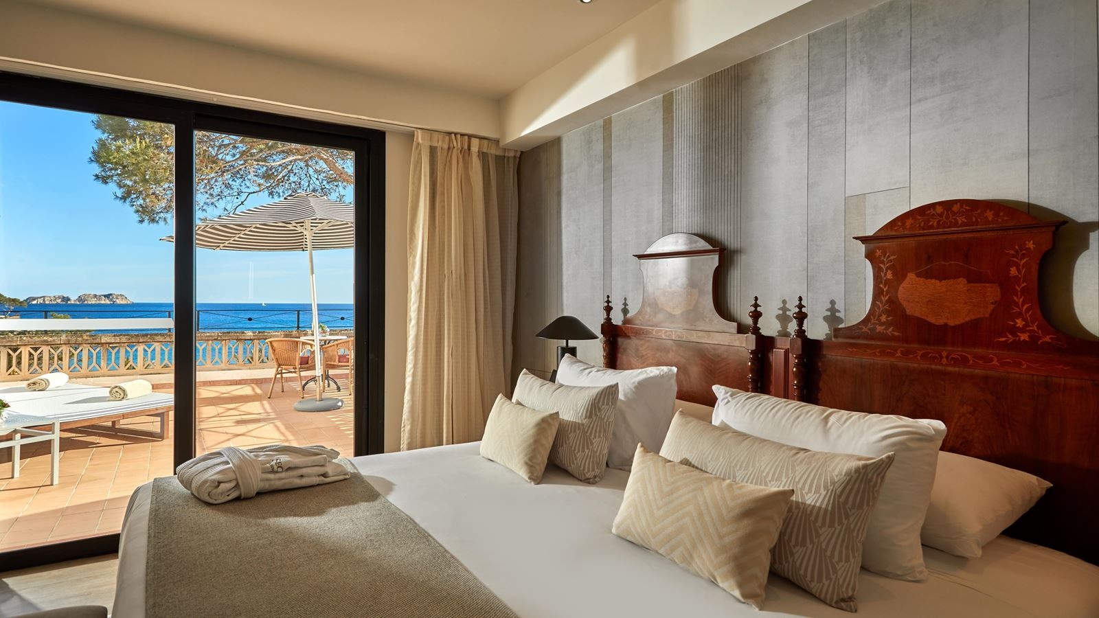rooms-master-suite-sea-view-preffered-club