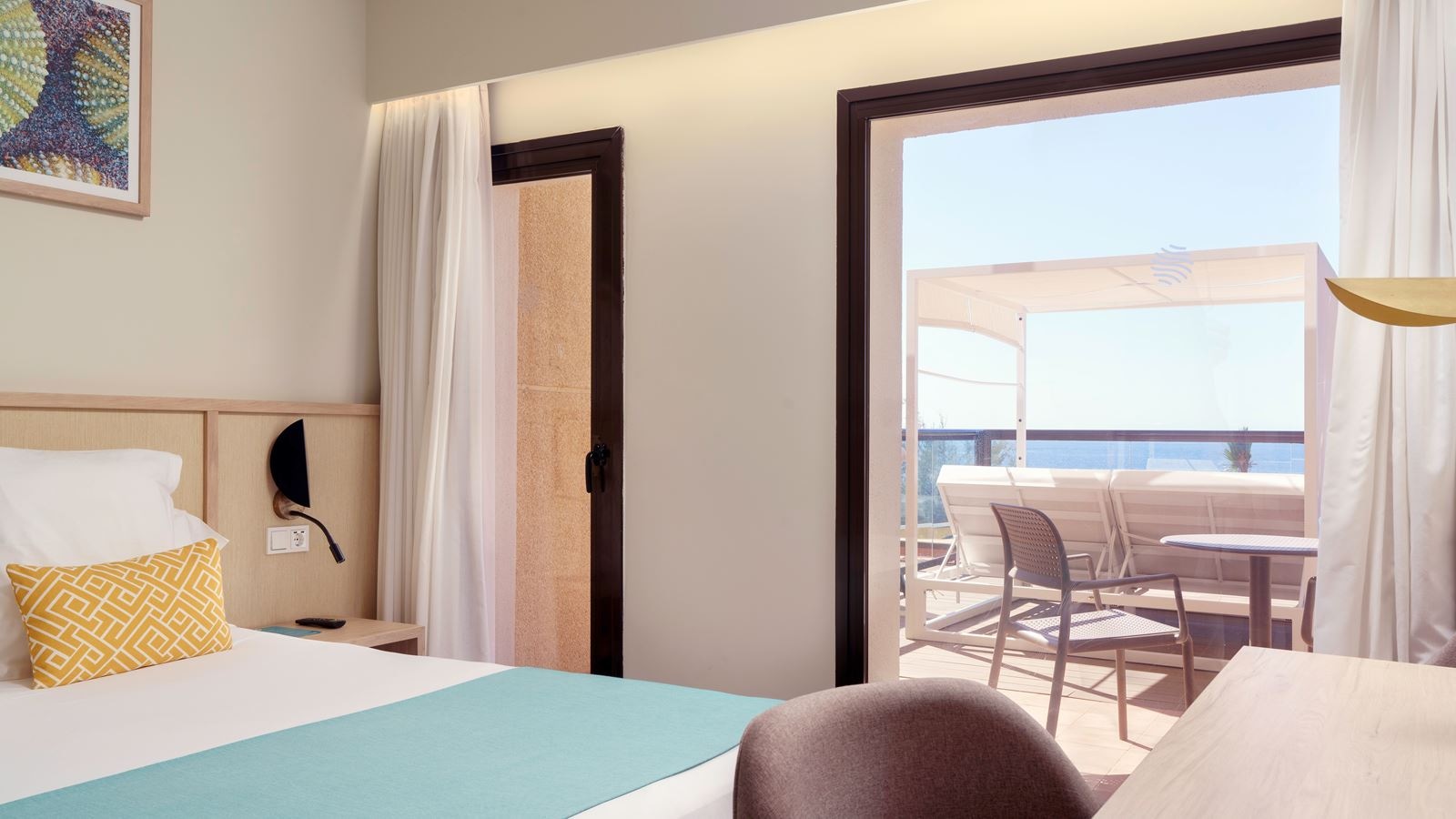 rooms-double-seafront-with-balcony