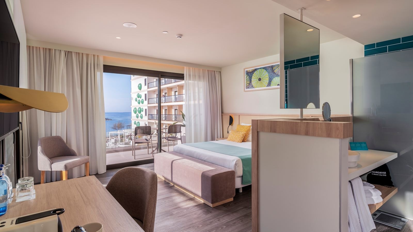 rooms-my-favorite-club-double-seafront-with-balcony