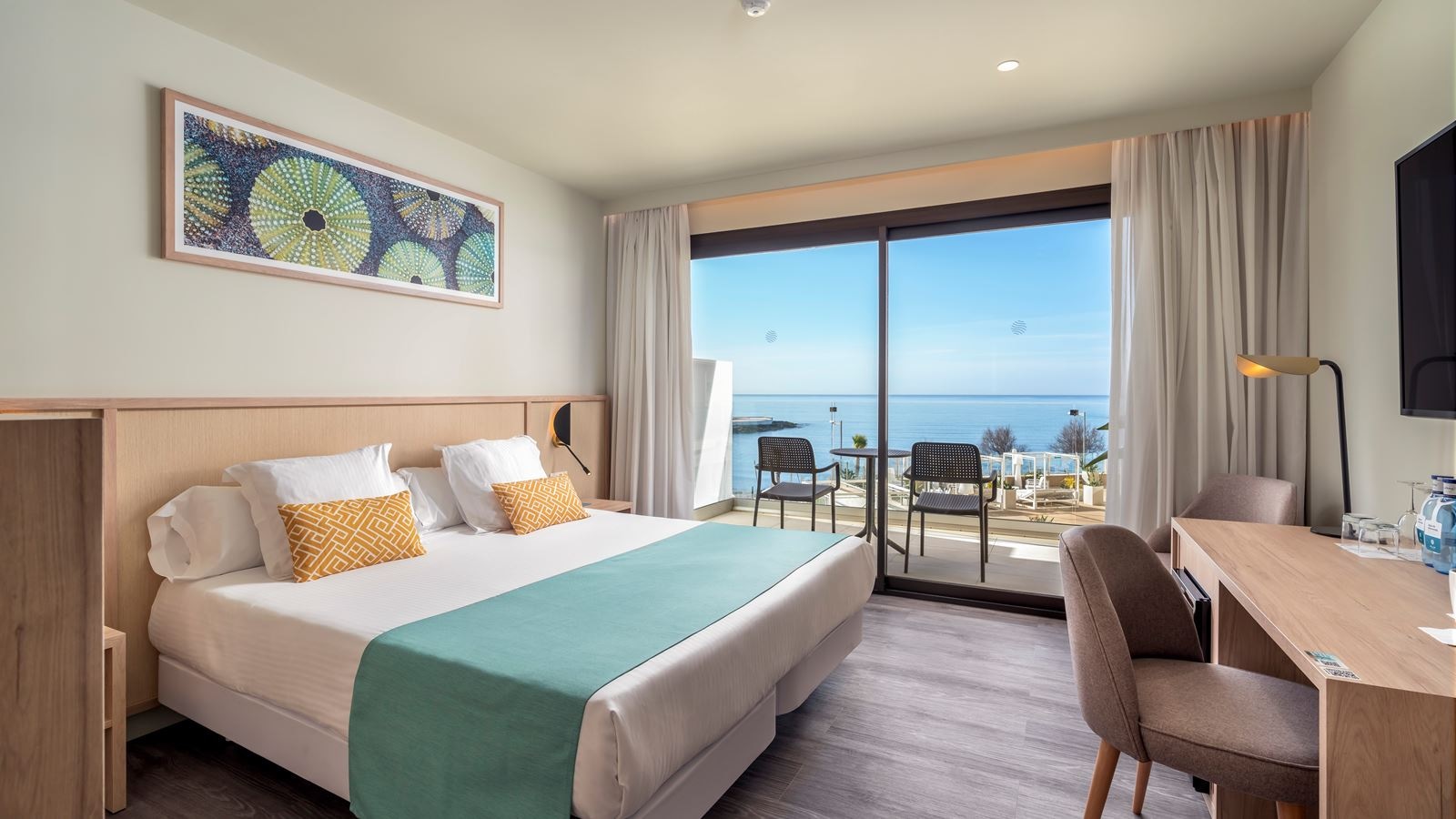 rooms-my-favorite-club-double-seafront-with-balcony