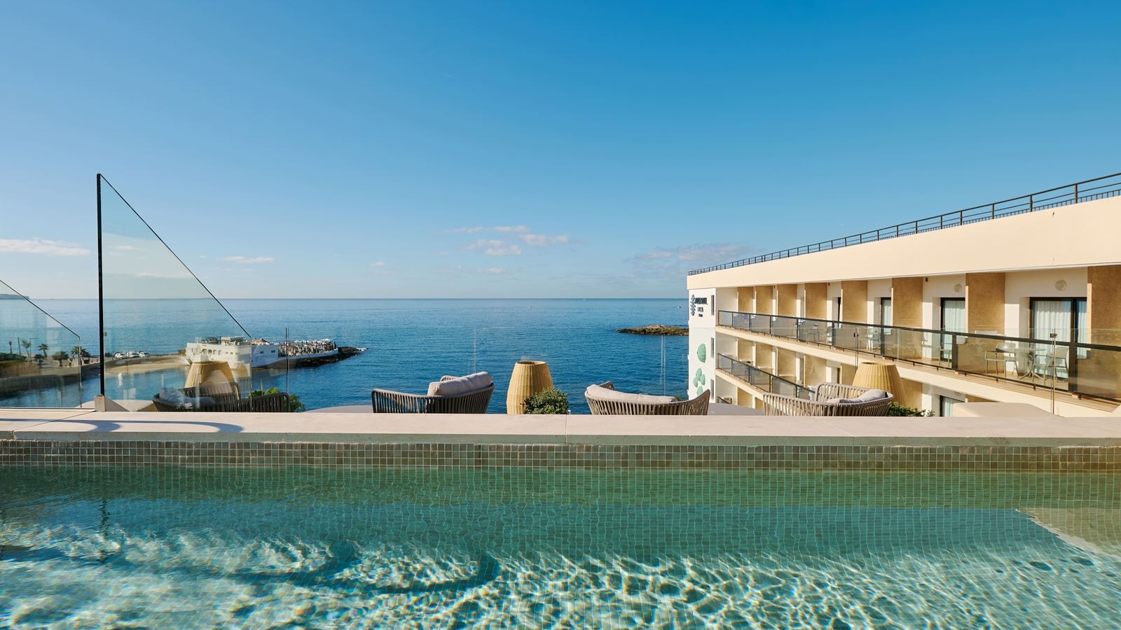 rooms-my-favorite-club-double-premium-with-bali-bed