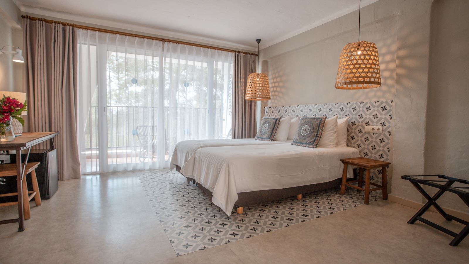 rooms-standard-garden-view-balcony-or-terrace