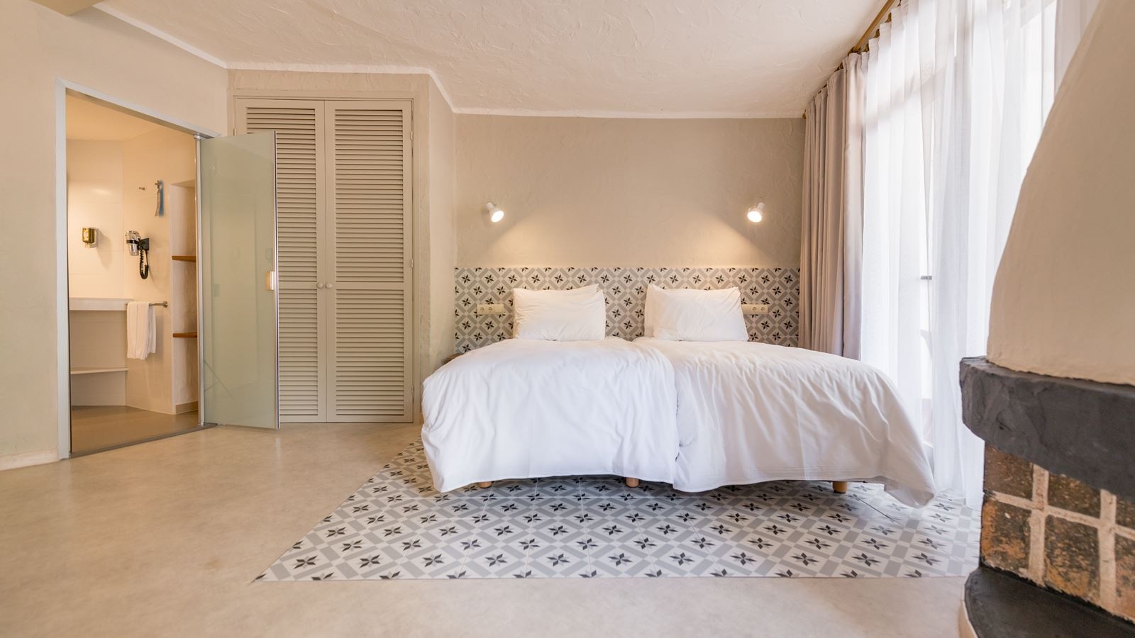 rooms-standard-comfort-room-balcony-or-terrace