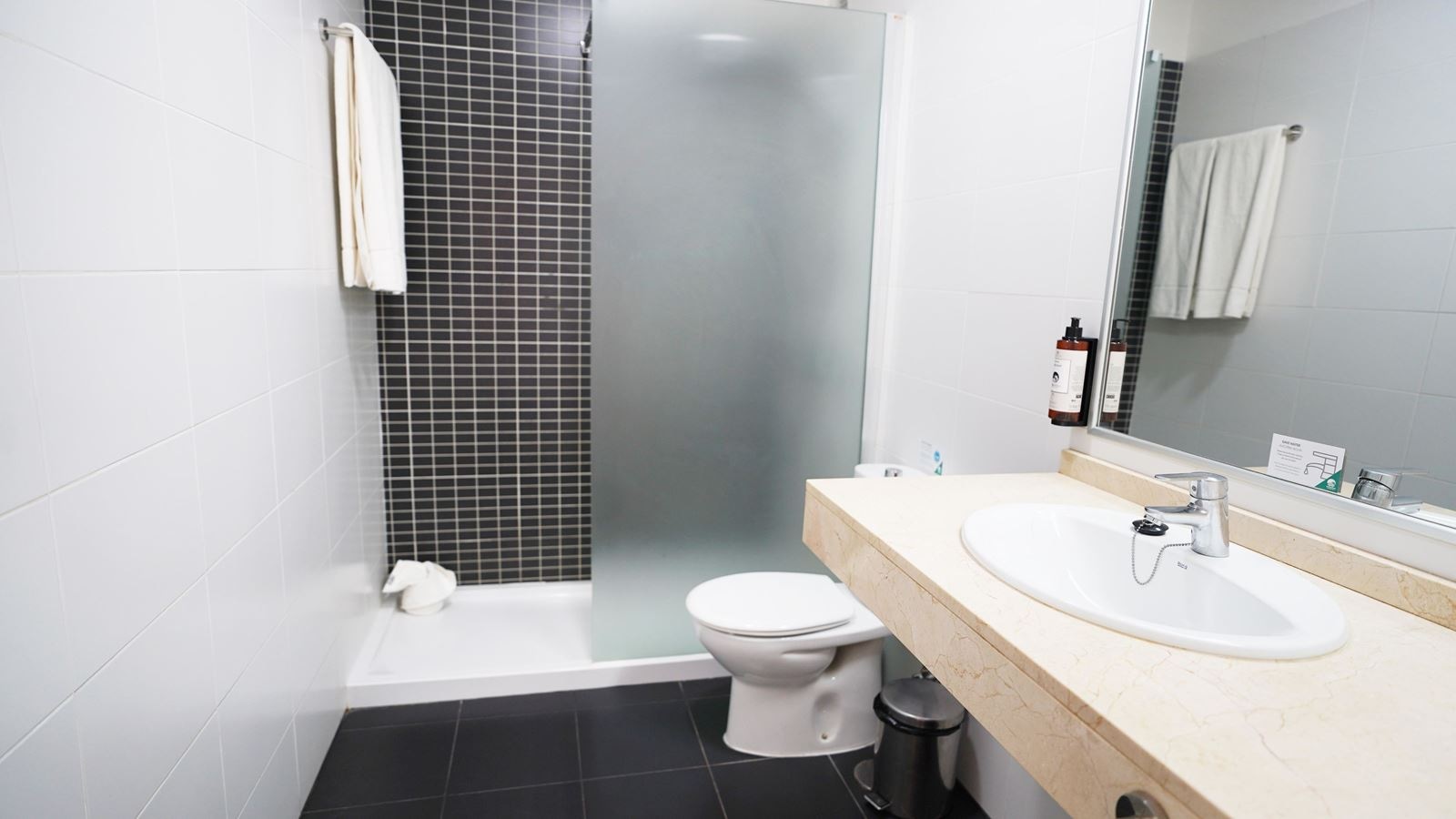 rooms-apartment-premium-1-bedroom-pool-view-high-floor