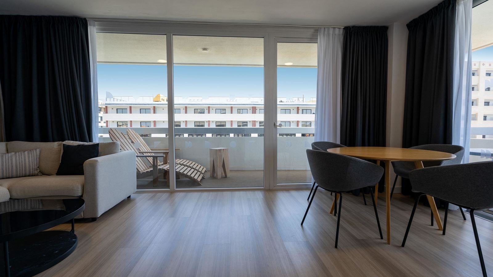 rooms-suite-standard-classic-balcony-or-terrace