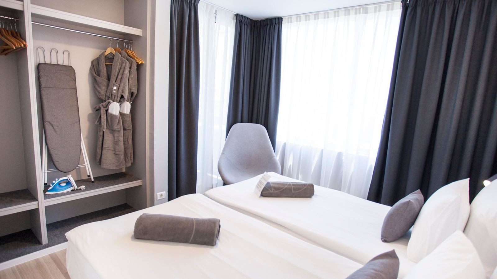 rooms-suite-sea-view--balcony-or-terrace