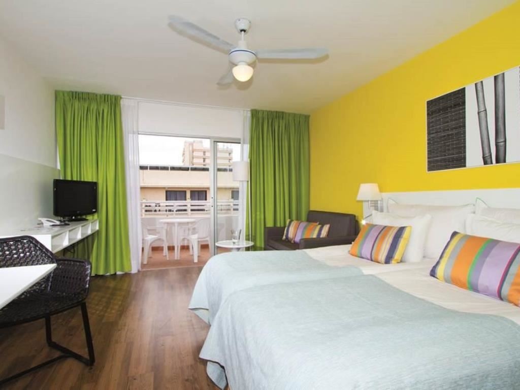 rooms-studio-pool-view