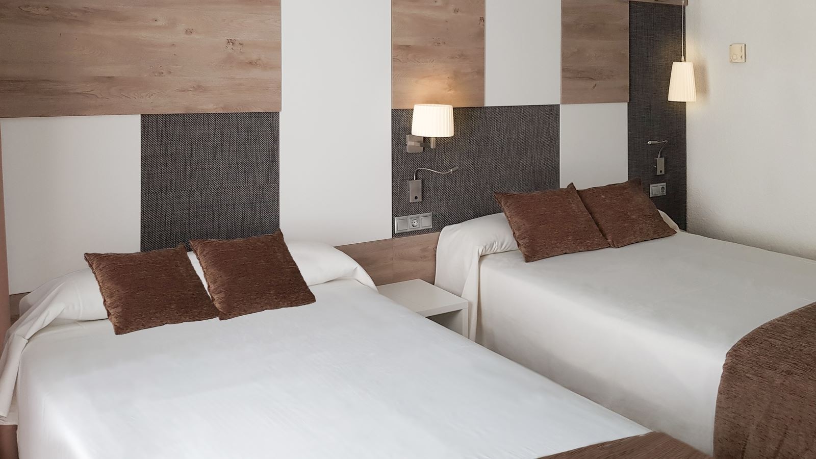 rooms-standard-room-balcony-or-terrace