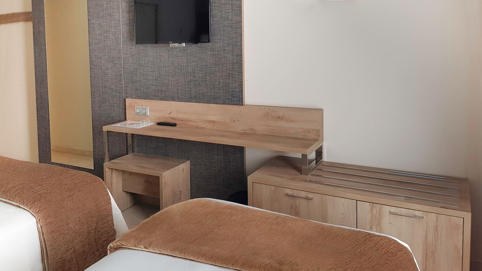 rooms-standard-room-balcony-or-terrace