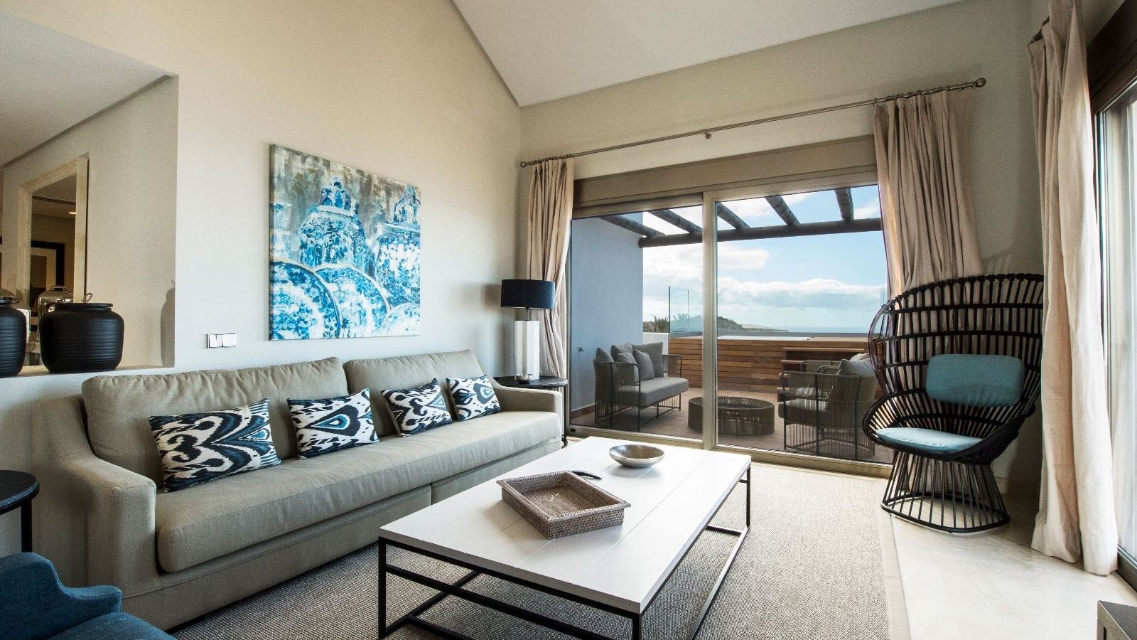 rooms-2-bedrooms-suite-partial-sea-view