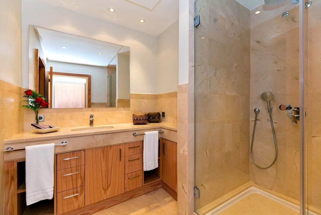 rooms-2-bedrooms-suite-partial-sea-view-jacuzzi