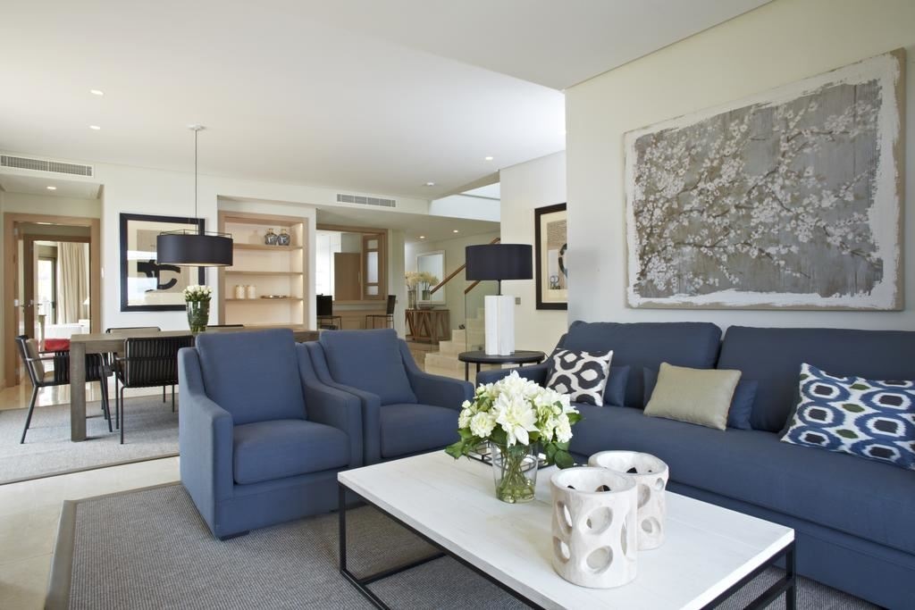 rooms-3-bedrooms-suite-partial-sea-view