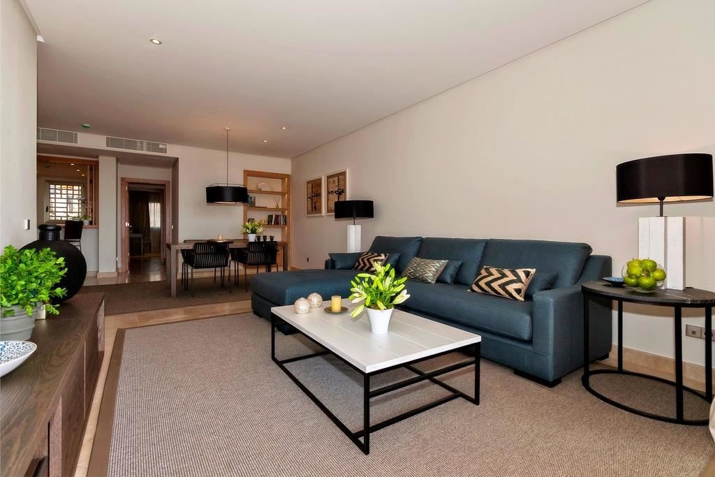 rooms-3-bedrooms-suite-partial-sea-view