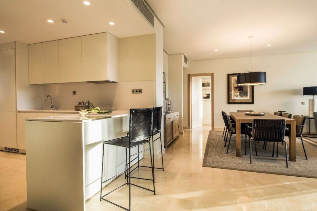 rooms-3-bedrooms-suite-partial-sea-view