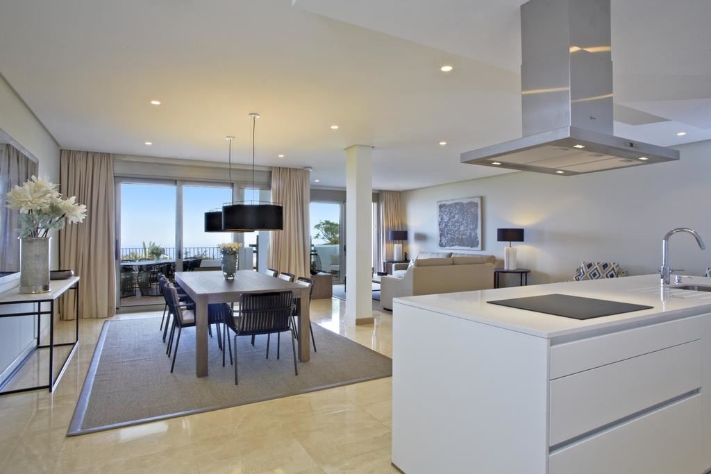 rooms-3-bedrooms-suite-sea-view