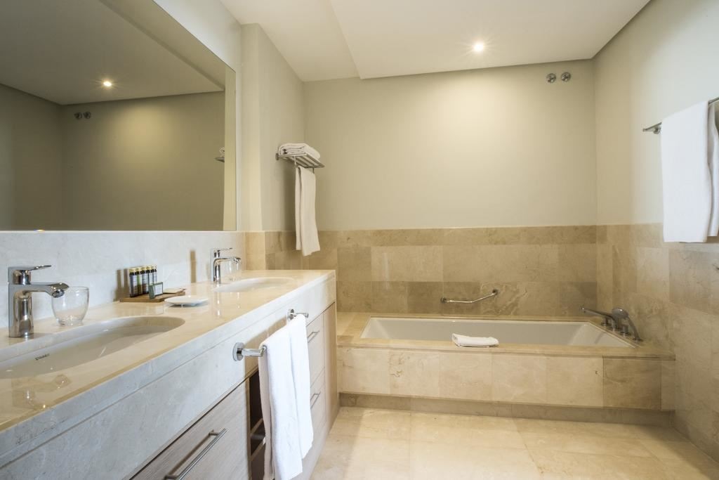 rooms-3-bedrooms-suite-sea-view