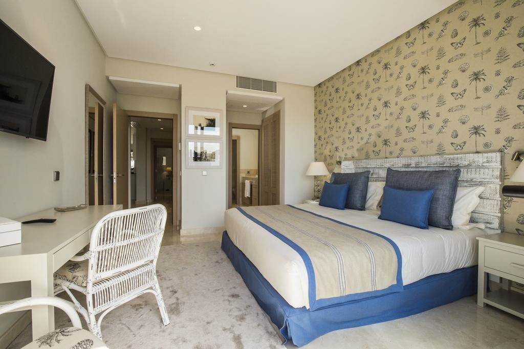 rooms-3-bedrooms-suite-sea-view-jacuzzi