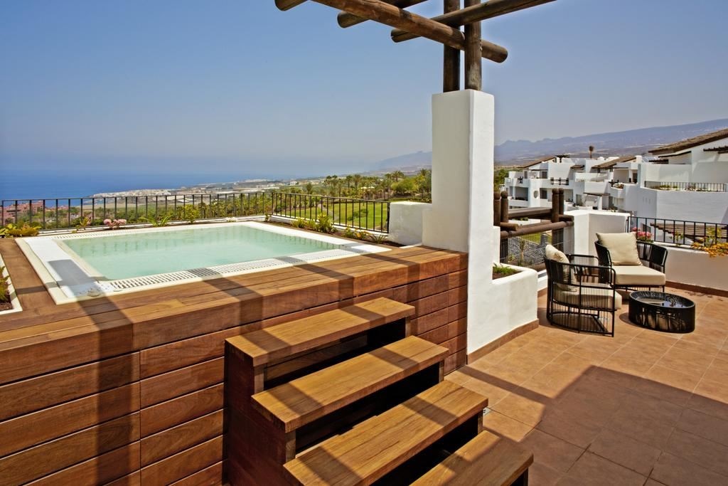 rooms-3-bedrooms-suite-sea-view-jacuzzi