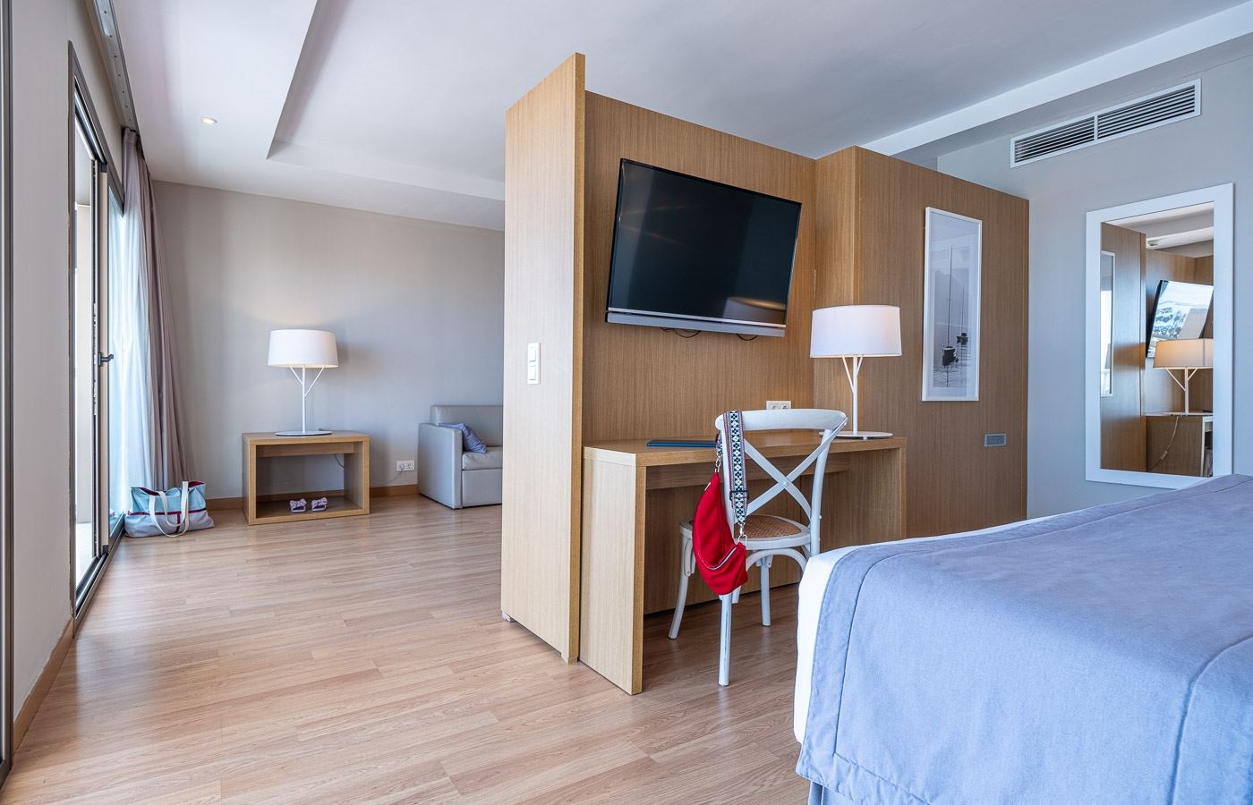 rooms-js--junior-suite