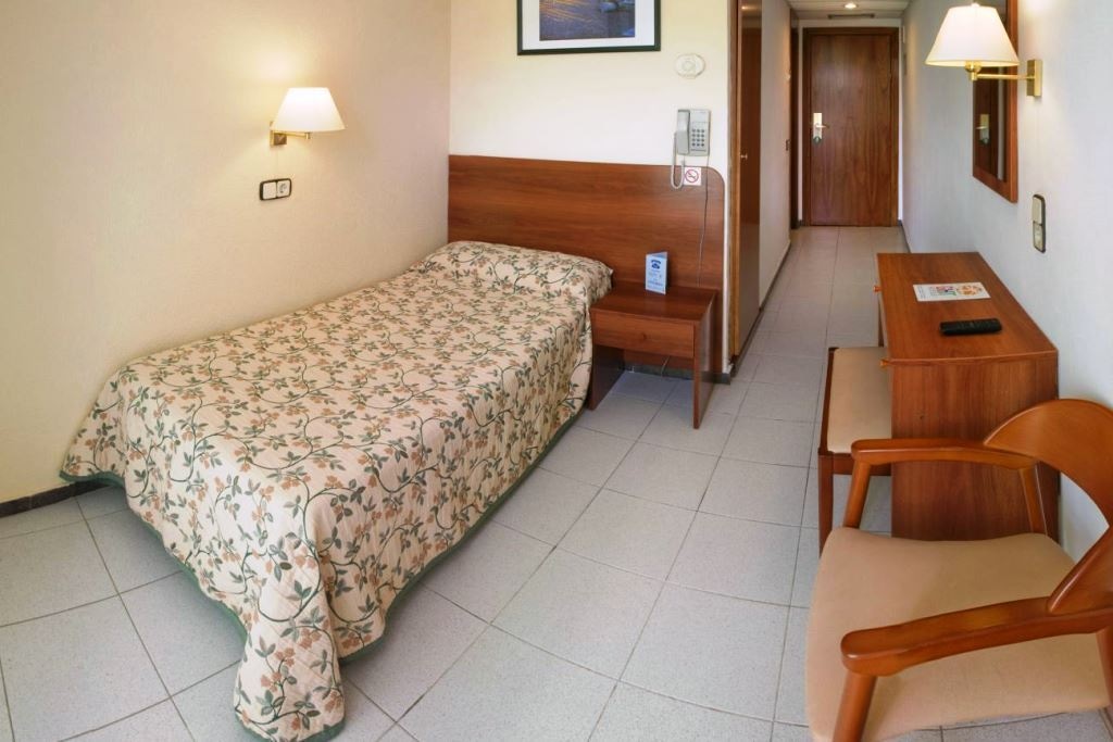 rooms-room-single-balcony